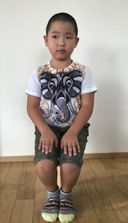 一脚椅子　前向き