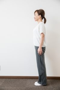 正しい姿勢女性