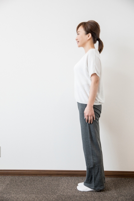 正しい姿勢女性